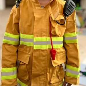 Worn once size 5-6 yrs  Firefighter costume.